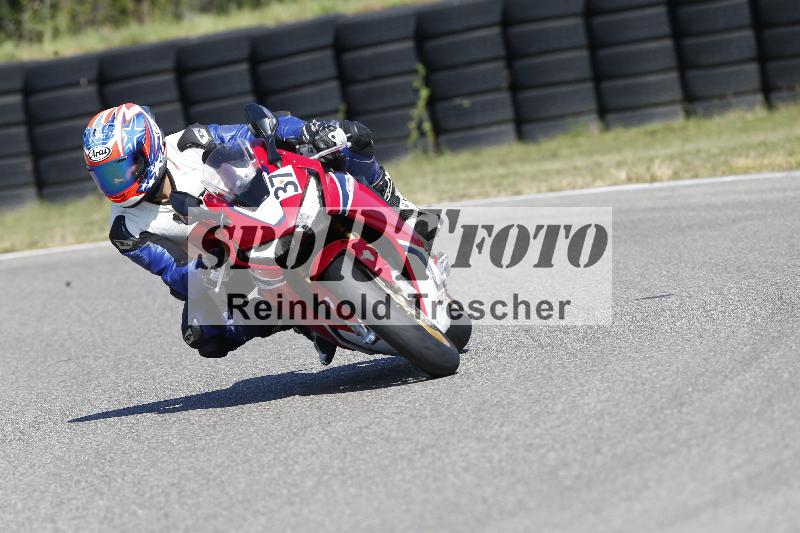 Archiv-2025/49 26.08.2025 Cornu Master School ADR/rot-rouge/37